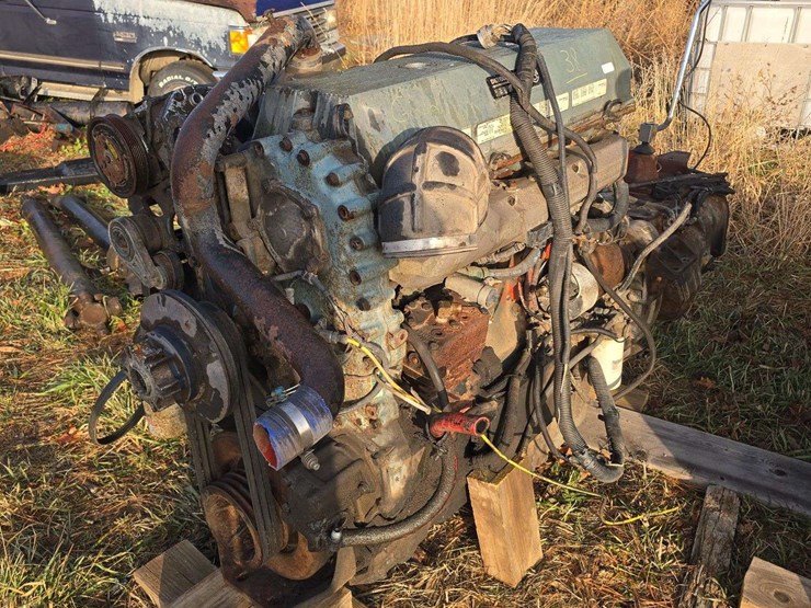 detroit-diesel-series-60-motor,-112.7-liter,-eaton-transmission-10-speed,-motor-is-good,-clutch-out-of-transmission-image-3