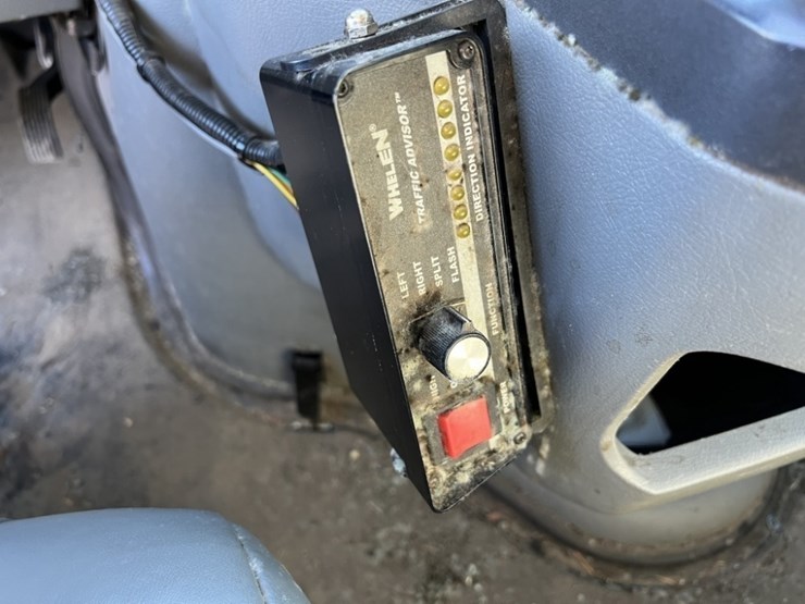 2011-ford-e350-image-31