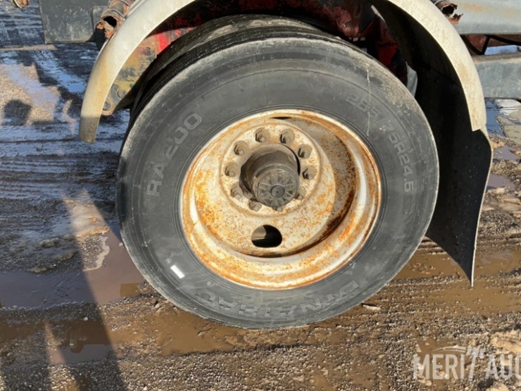 polar-mfg-co.-5,500-gallon-stainless-steel-tanker-image-23