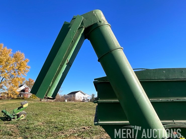 tandem-axle-2-compartment-feed-wagon-image-9