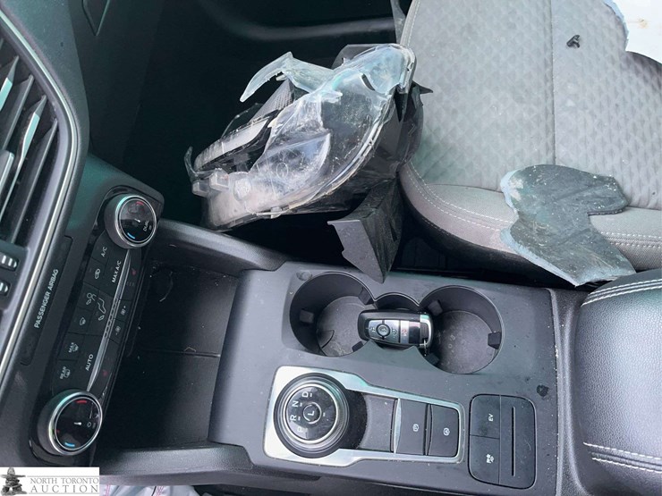 2022-ford-escape-se-image-14