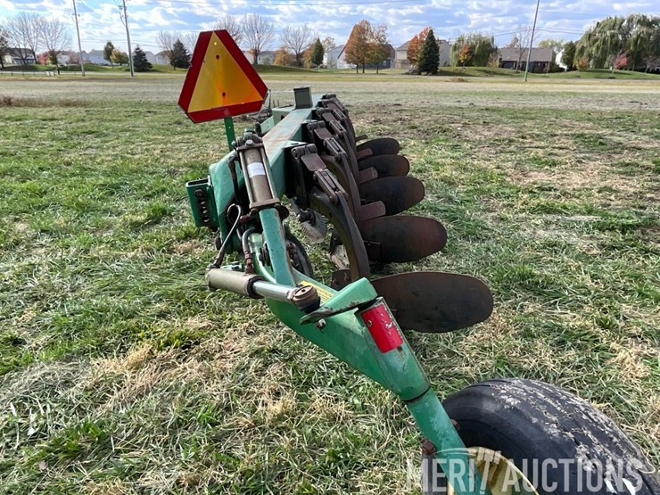 john-deere-2810-image-21