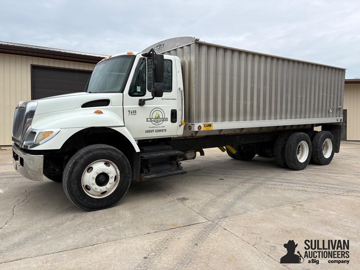 2004-international-7400-image-1