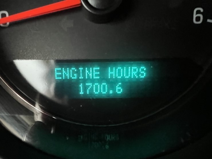 2011-chevrolet-tahoe-image-28