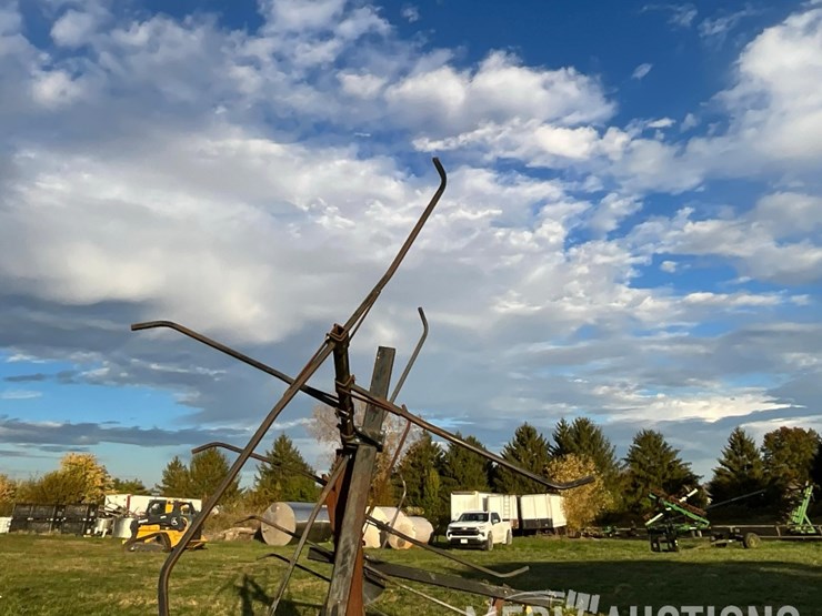 kelderman-6-row-corn-reel-on-cart-image-9