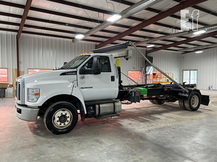 2023-ford-f650-sd-image-1