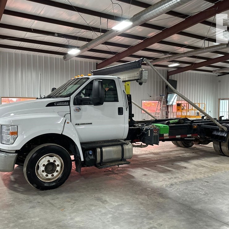 2023 FORD F650 SD