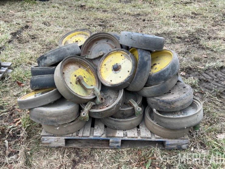 assortment-of-planter-wheels-image-3