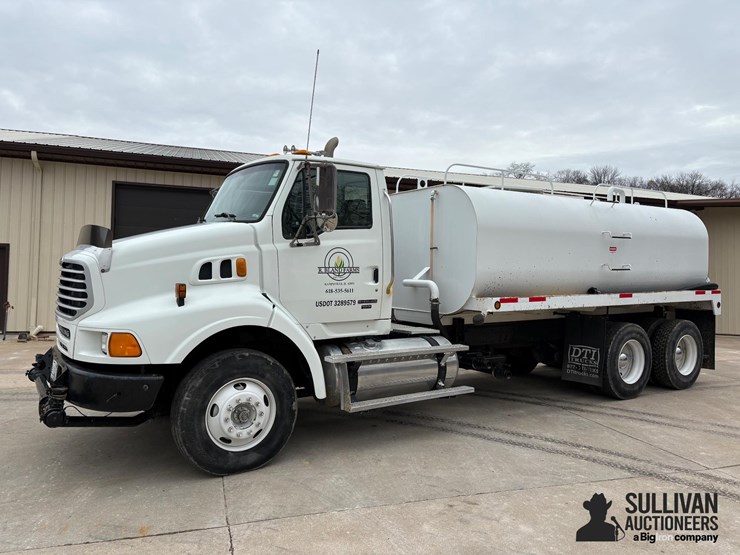 2009-sterling-l9500-image-1