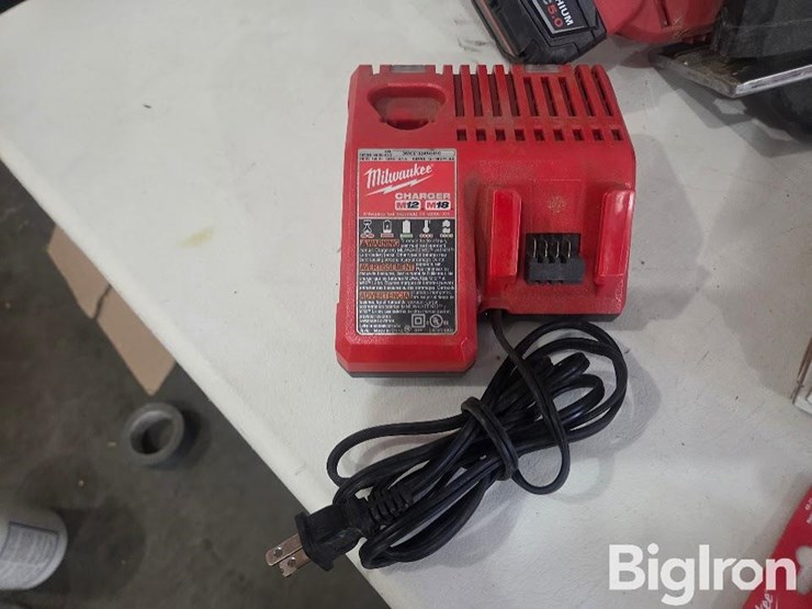 milwaukee-battery-operated-hand-tools-image-11