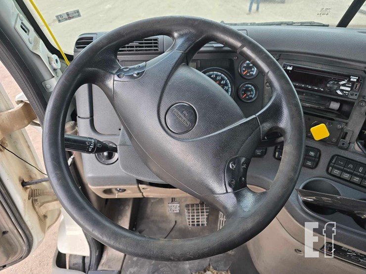 2018-freightliner-cascadia-113-image-23