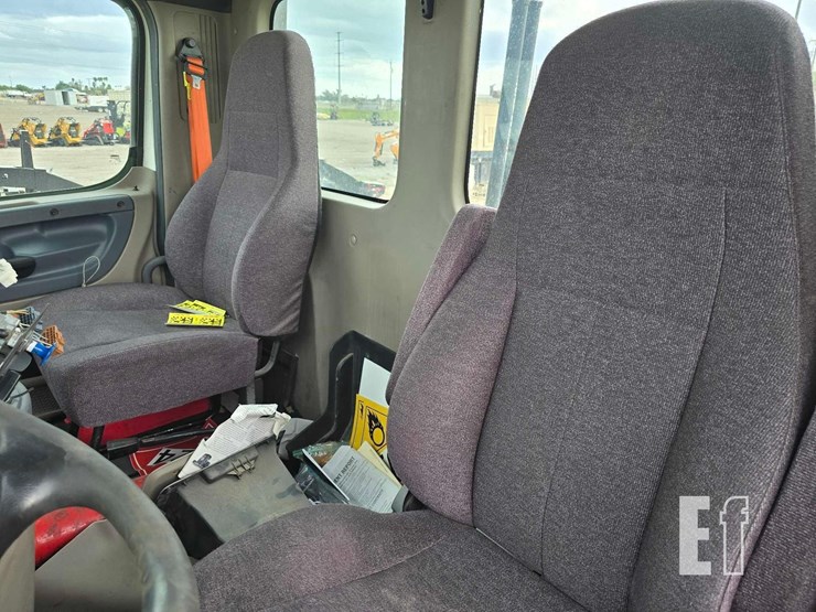 2018-freightliner-cascadia-113-image-19