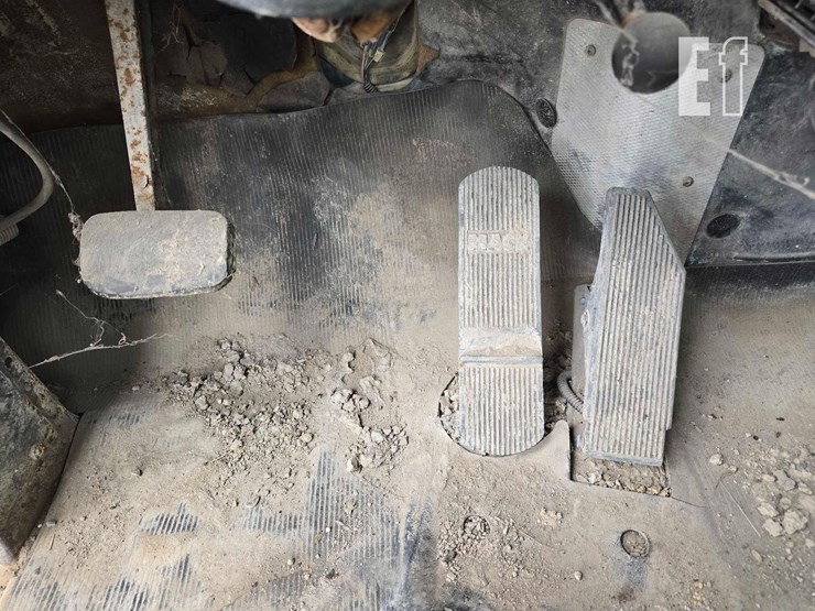 2003-mack-rd688s-image-11