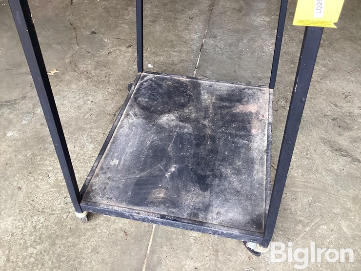 metal-shelf-on-wheels-image-9