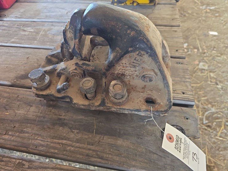 pintle-hitch-mount-image-1