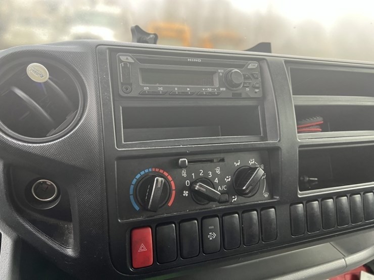 2020-hino-195-image-26