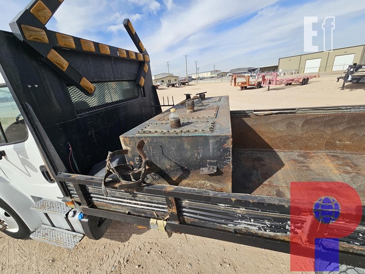 2011-freightliner-m2-106-image-6