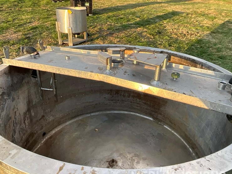 chester-jensen-company-500-stainless-steel-tank-image-11
