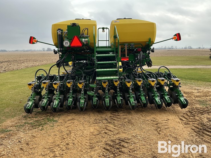 2025-john-deere-db60-image-6