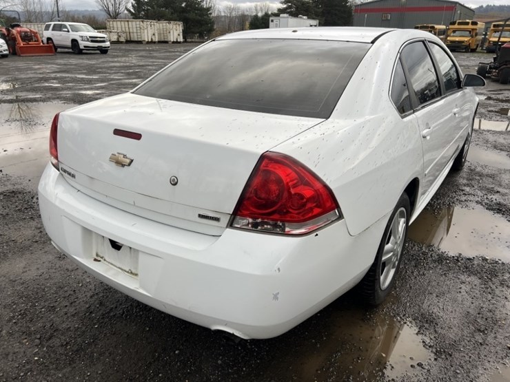 2014-chevrolet-impala-sedan-image-4