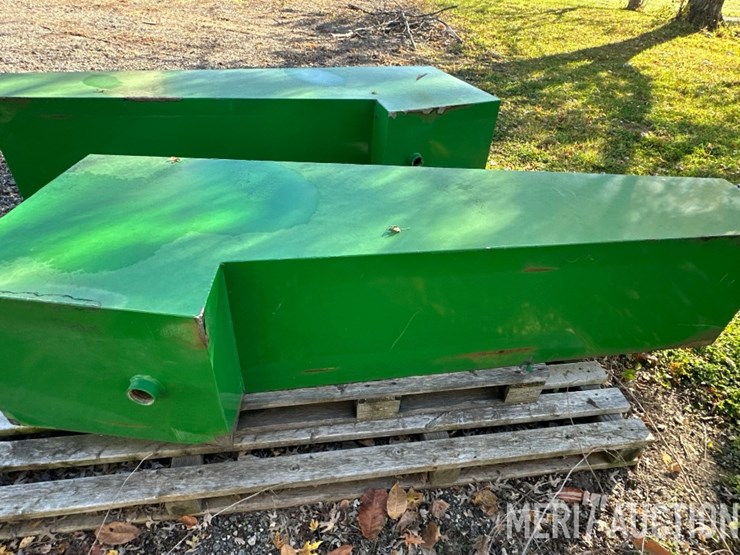 (2)-saddle-stainless-steel-tanks-image-3