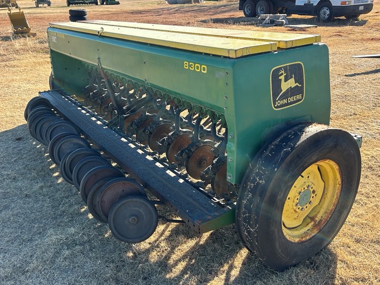 john-deere-8300-image-7