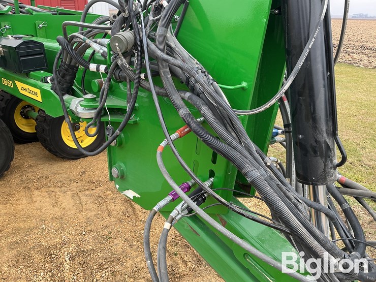 2025-john-deere-db60-image-10