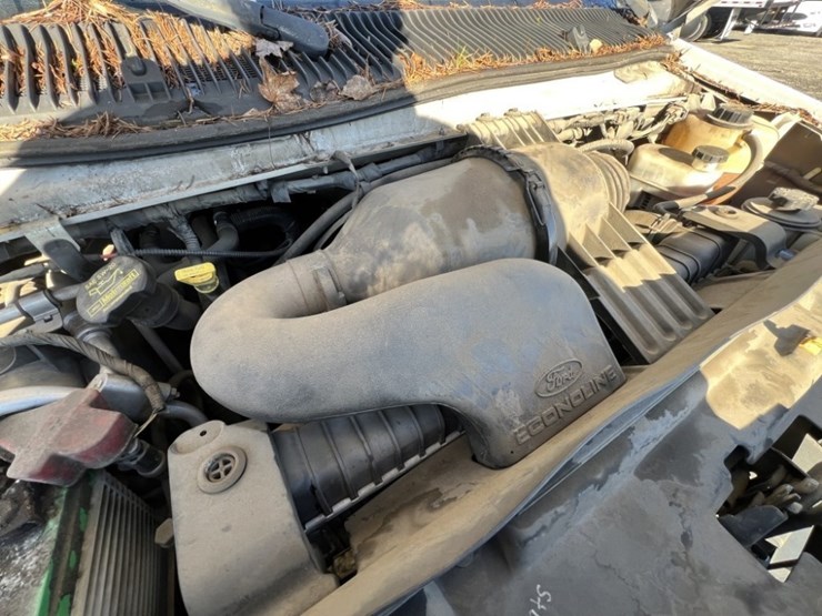 2011-ford-e350-image-13