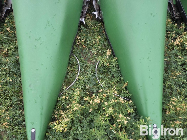 2022-john-deere-c8r-image-19