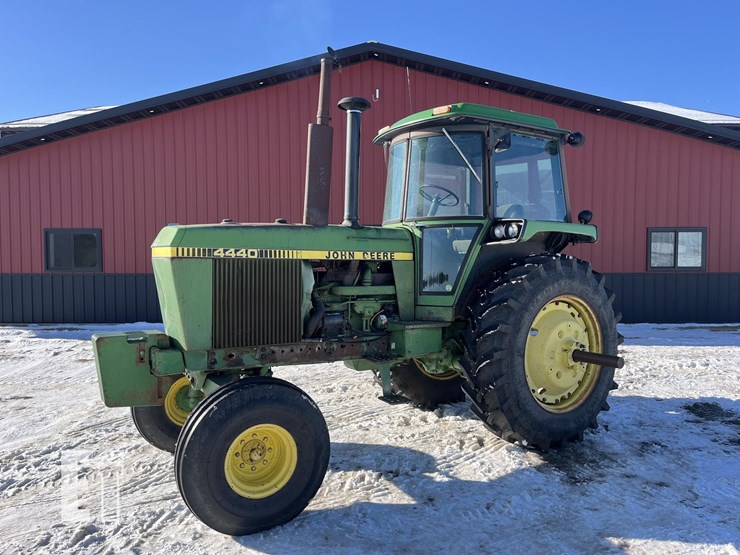 john-deere-4440-image-1