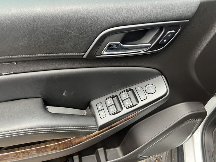 2016-chevrolet-tahoe-image-26