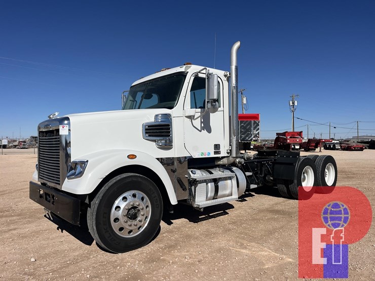 2021-freightliner-coronado-122-sd-image-1