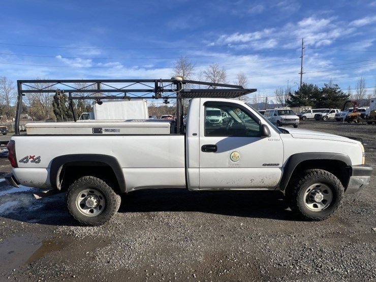 2004-chevrolet-silverado-3500-image-3