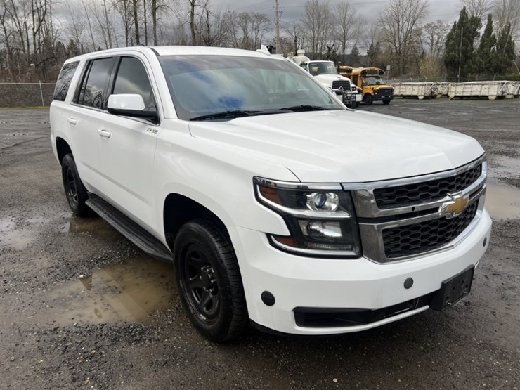 2016-chevrolet-tahoe-image-2