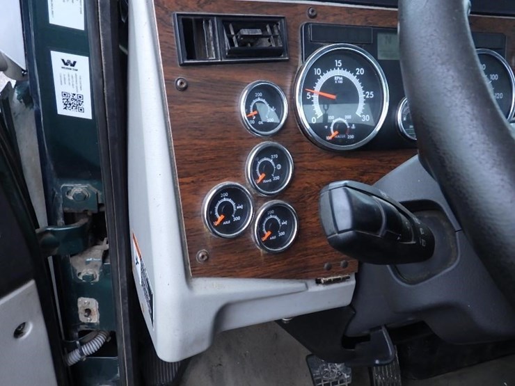 2018-western-star-5700xe-image-32