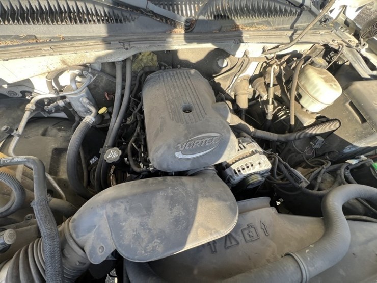 2004-chevrolet-silverado-3500-image-14