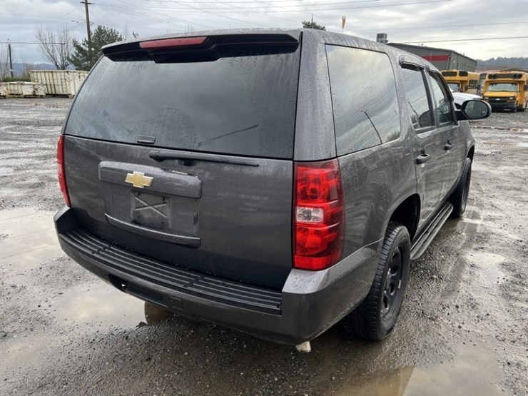 2011-chevrolet-tahoe-image-4