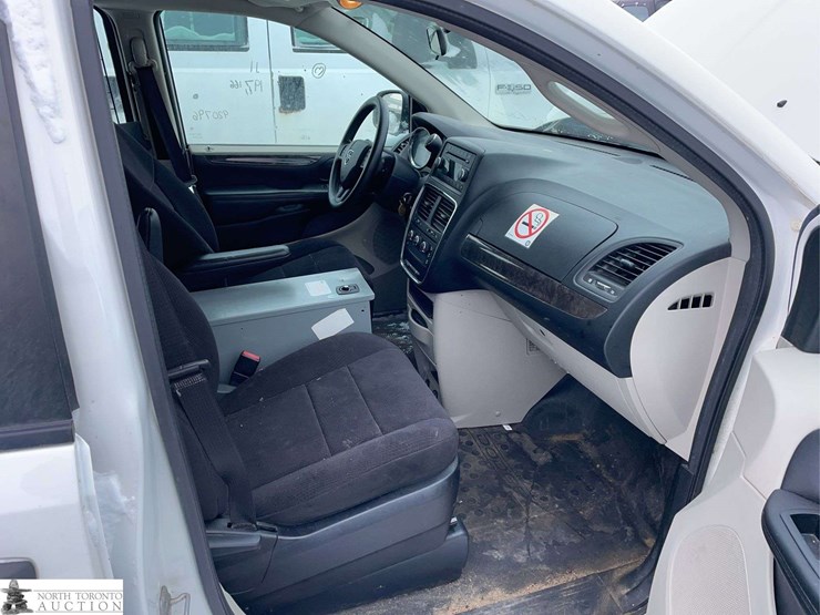 2011-dodge-grand-caravan-image-22