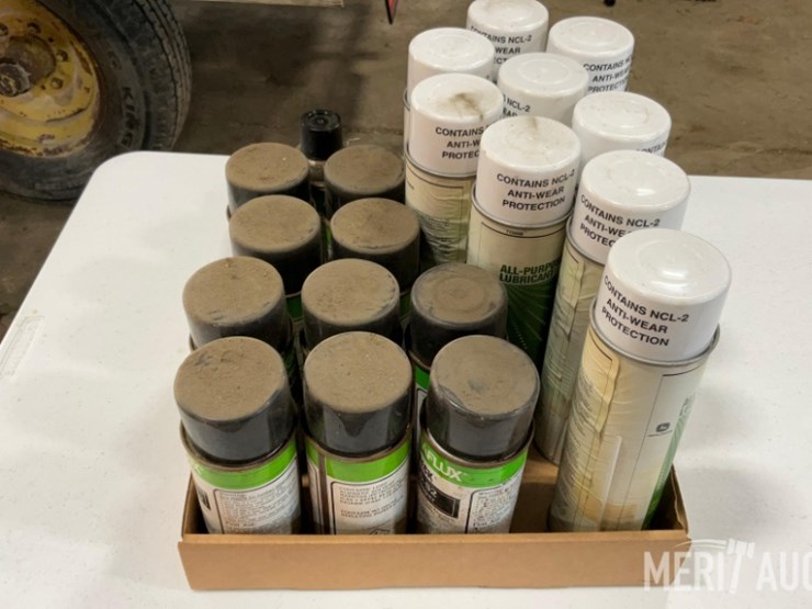 flat-of-john-deere-all-purpose-lubricant-and-magnaflux-skc--cleaner-remover-image-4