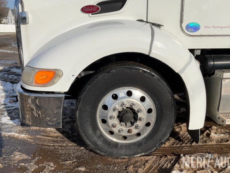 2012-peterbilt-384-image-12