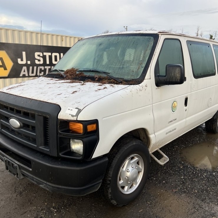 2011 FORD E350