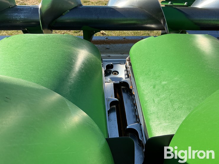 2024-john-deere-c12f-image-15