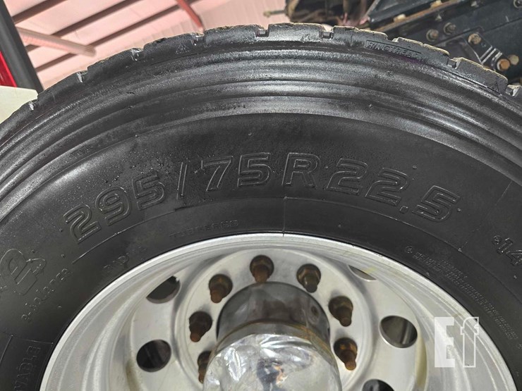 2015-kenworth-t680-image-29