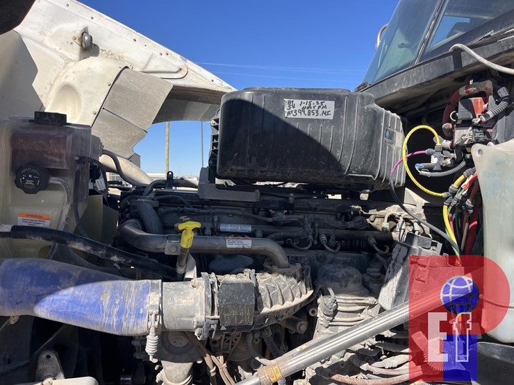 2022-freightliner-coronado-122-sd-image-14