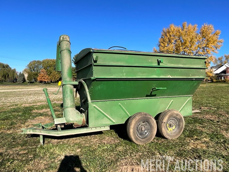 tandem-axle-2-compartment-feed-wagon-image-1