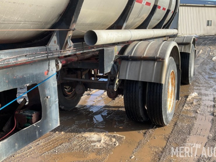 polar-mfg-co.-5,500-gallon-stainless-steel-tanker-image-20