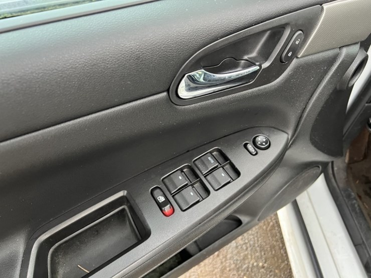 2014-chevrolet-impala-sedan-image-23