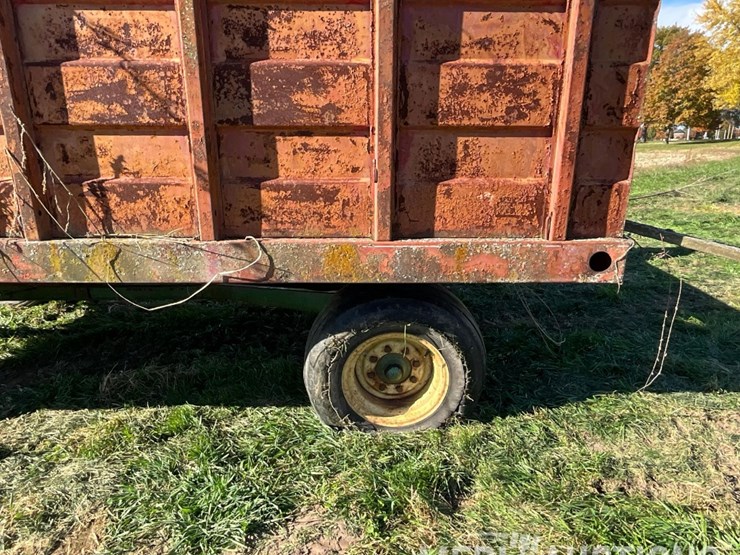 metal-barge-box-on-john-deere-running-gear-image-18