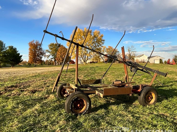kelderman-6-row-corn-reel-on-cart-image-1