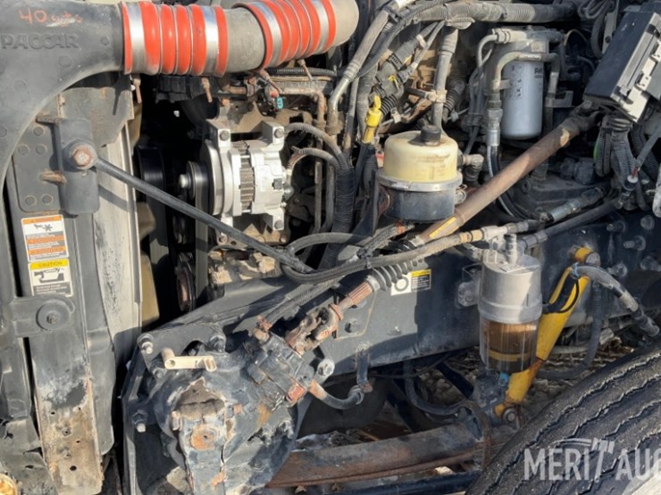 2012-peterbilt-384-image-55